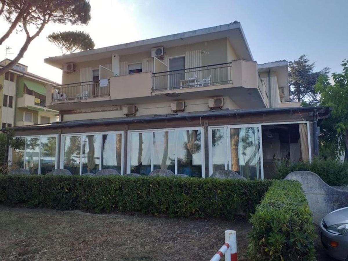Room In Bb - Spacious Double Room Beside The Sea Pineto Extérieur photo